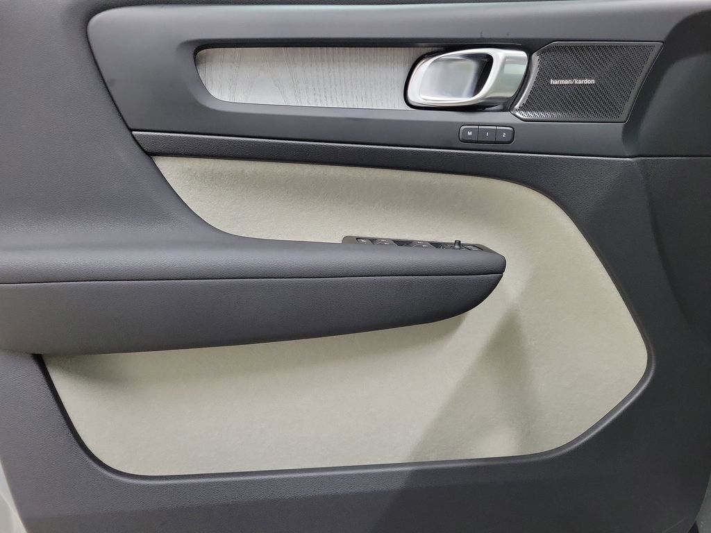 2026 Volvo XC40 Ultra - Photo 21