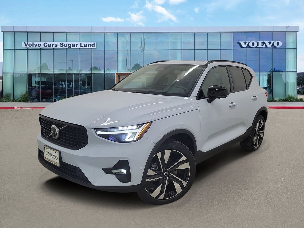 New 2026 Volvo XC40 B5 Plus SUV