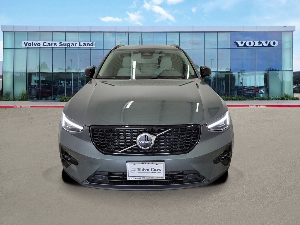 New 2026 Volvo XC40 B5 Plus SUV