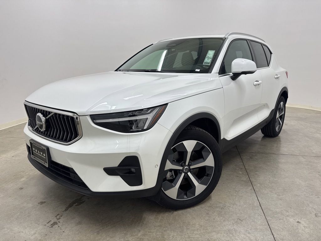 2025 Volvo XC40 Plus's photo