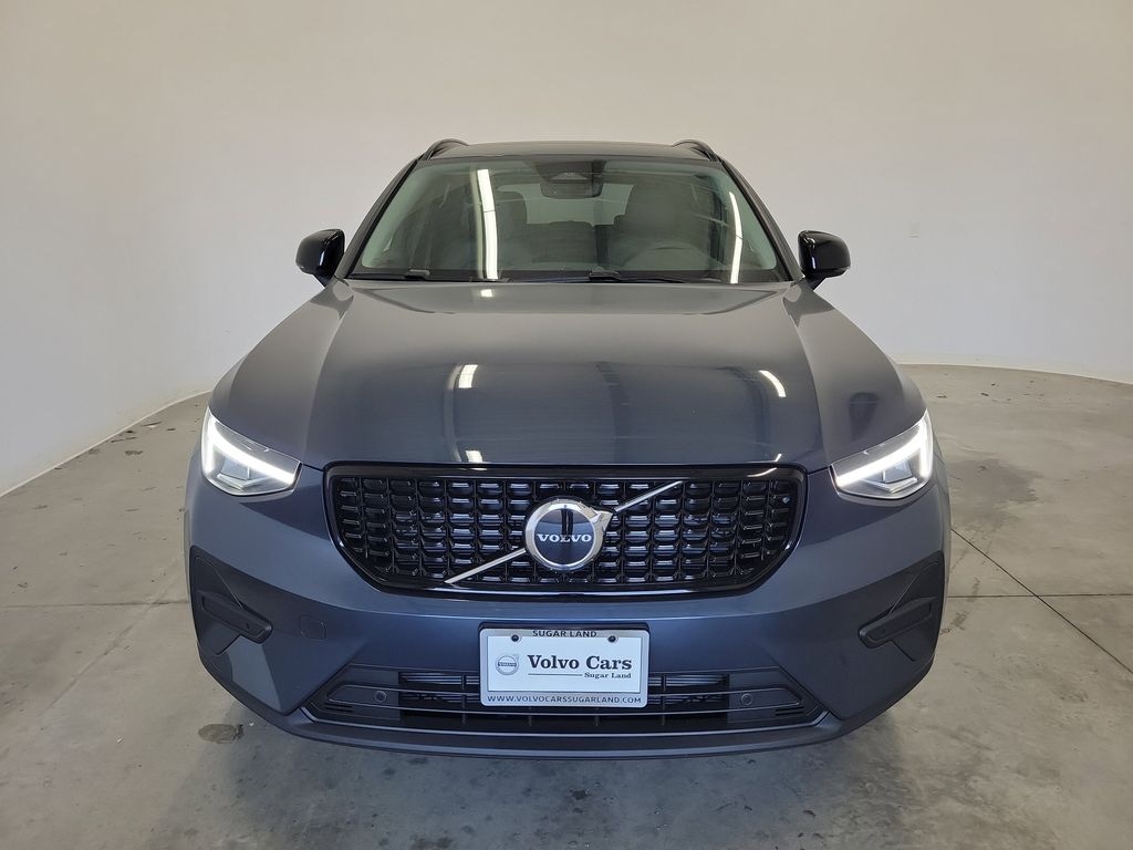 New 2026 Volvo XC40 B5 Core SUV