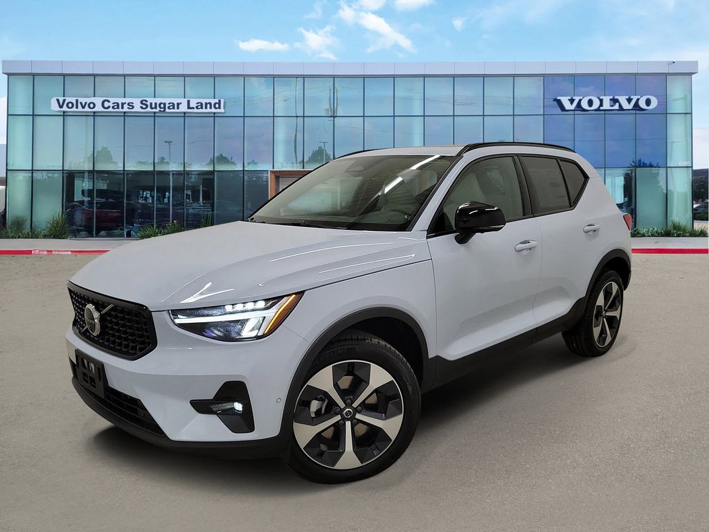 2026 Volvo XC40 Plus's photo