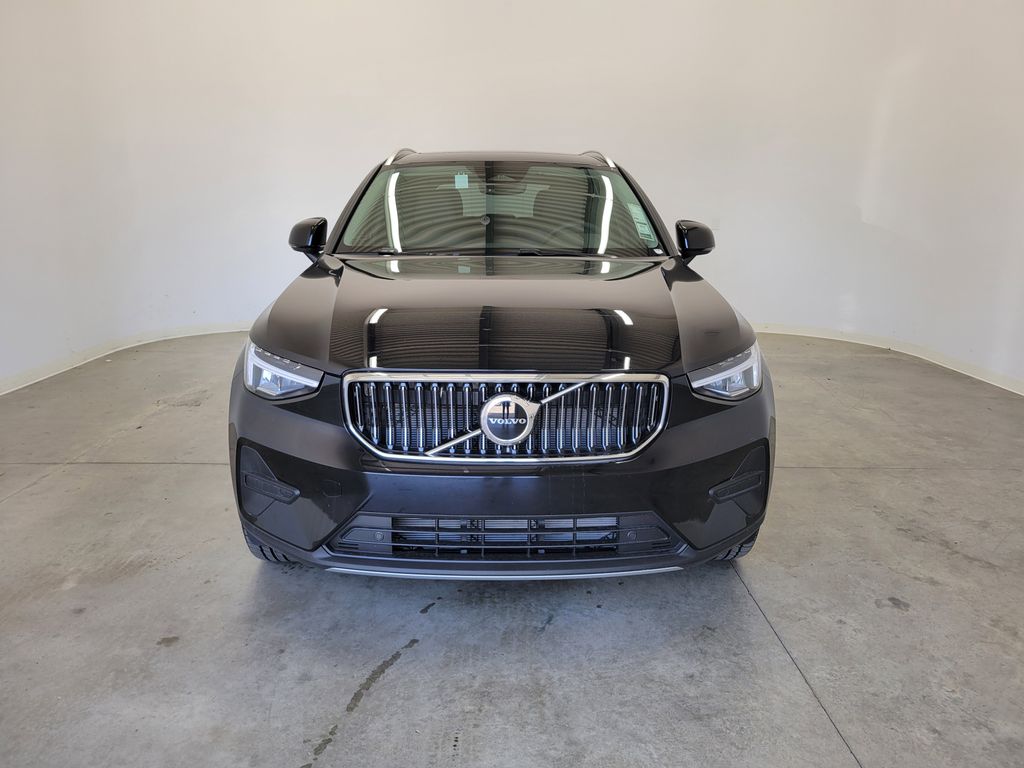 2025 Volvo XC40 Core photo 2