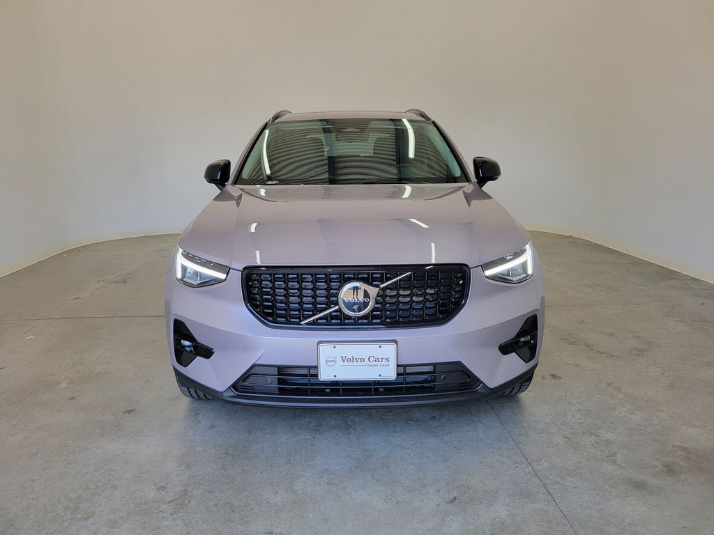 2026 Volvo XC40 Plus photo 2