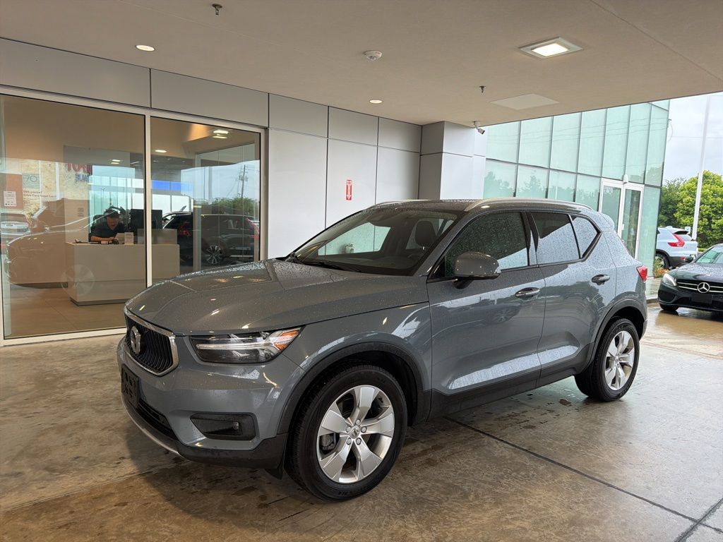 2021 Volvo XC40 T5 Momentum AWD's photo