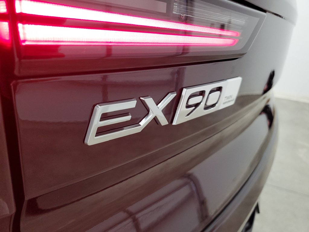 2025 Volvo EX90 Ultra - Photo 8