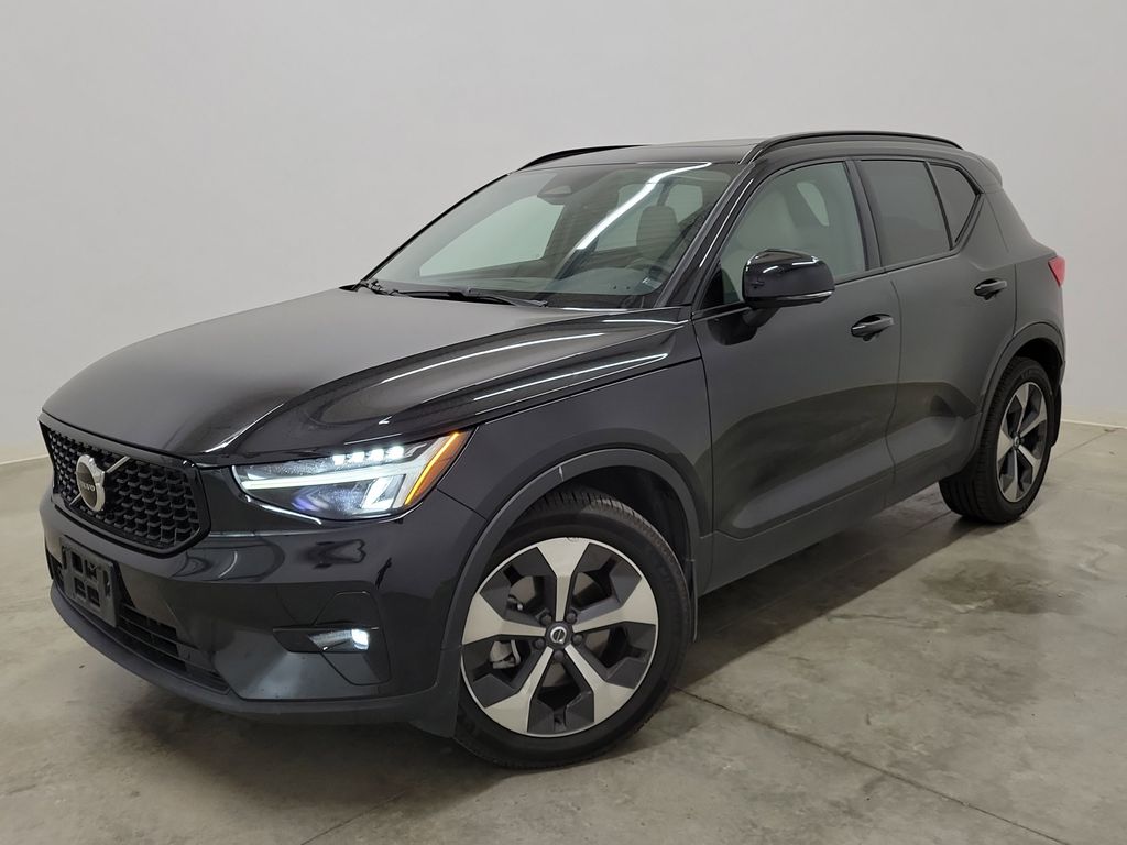 2023 Volvo XC40 Plus's photo