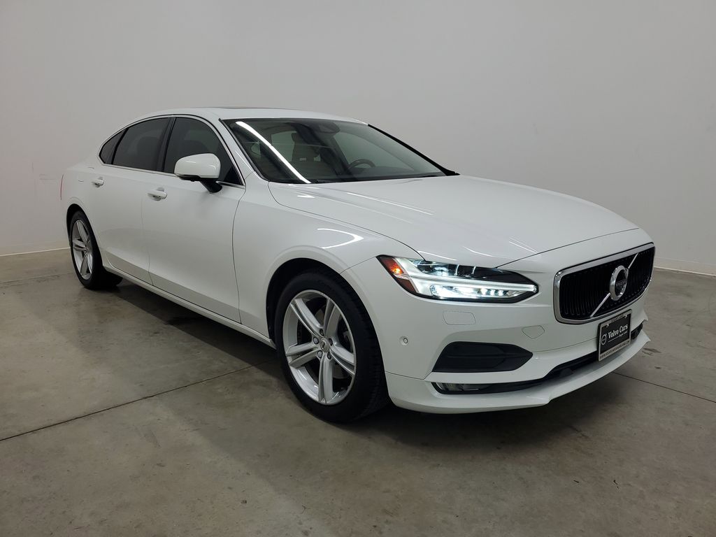 2018 Volvo S90 Momentum photo 2