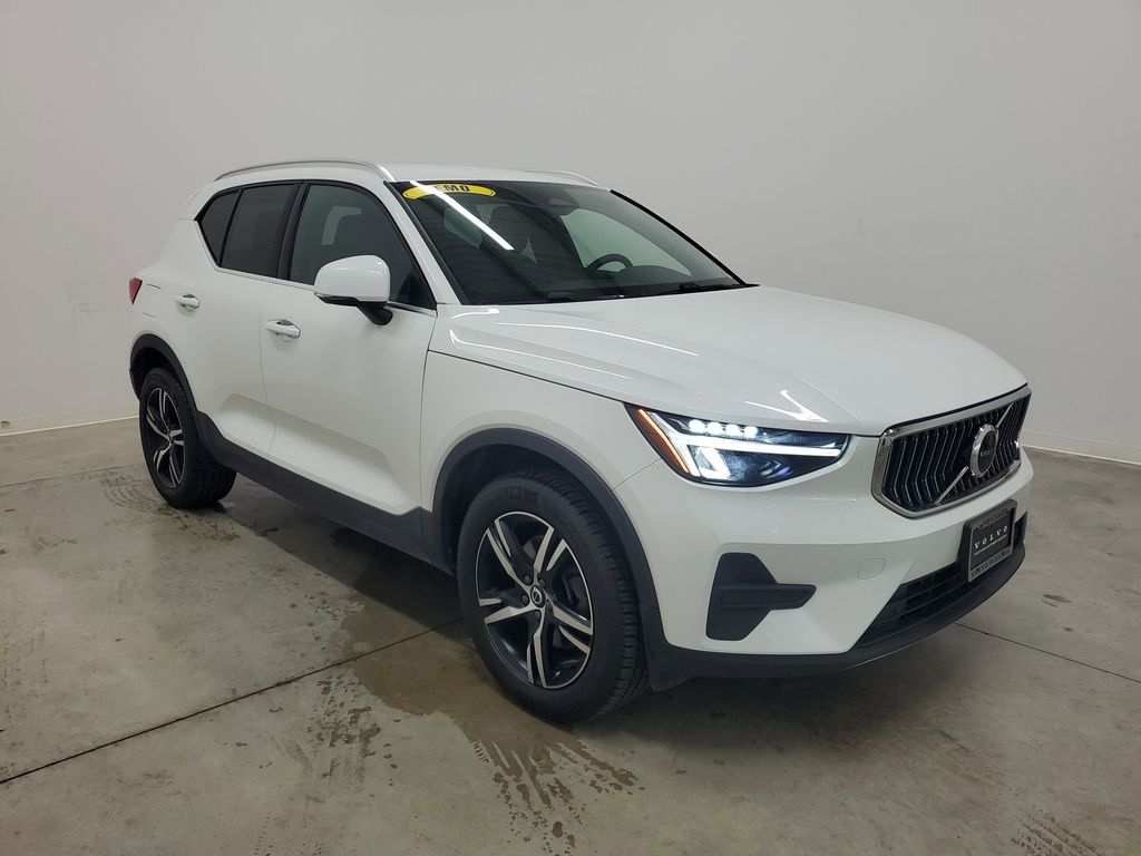 2025 Volvo XC40 Core photo 3