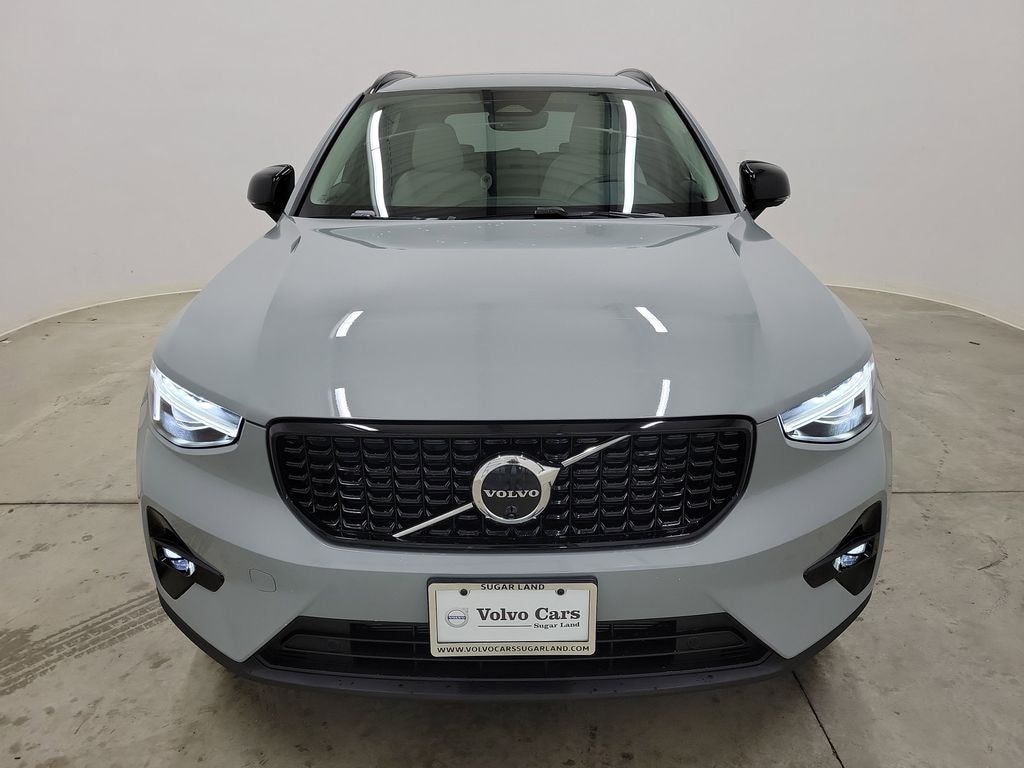 New 2026 Volvo XC40 B5 Plus SUV
