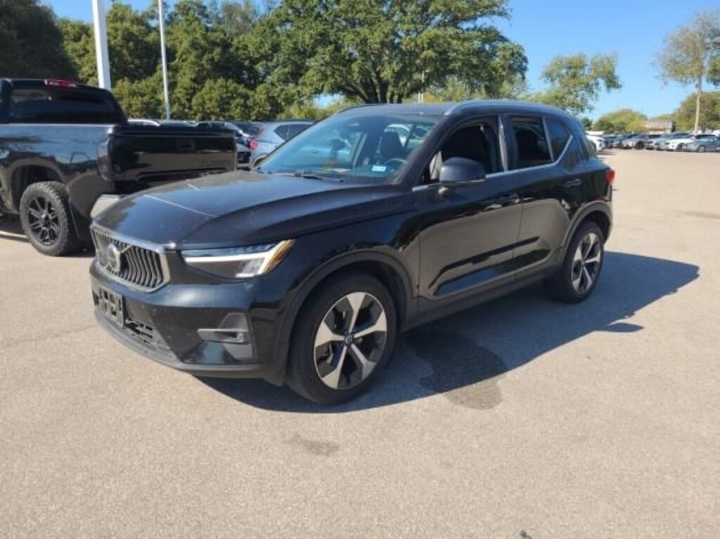 Used 2023 Volvo XC40 B5 AWD Plus Bright SUV