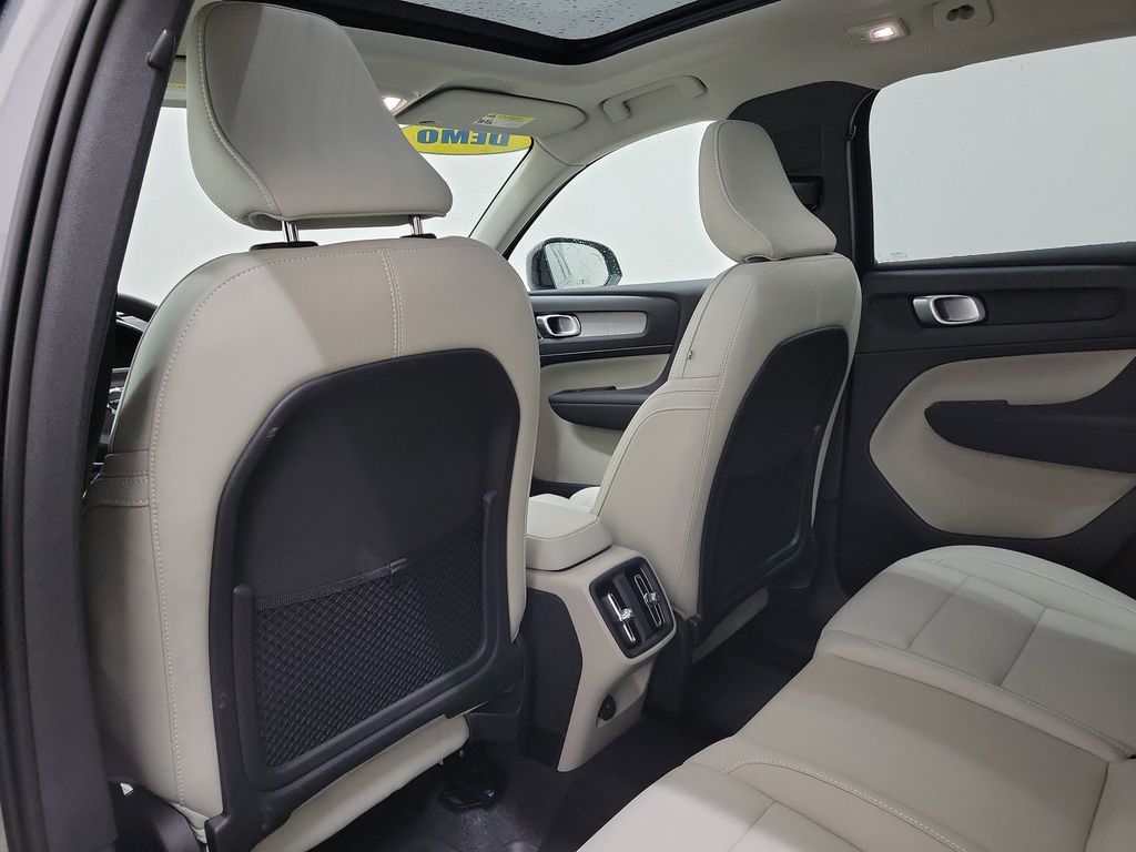 2026 Volvo XC40 Ultra - Photo 14