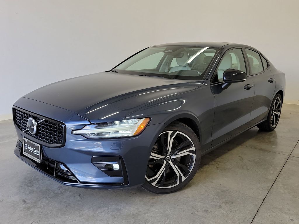 2024 Volvo S60 B5 Core Dark Theme's photo