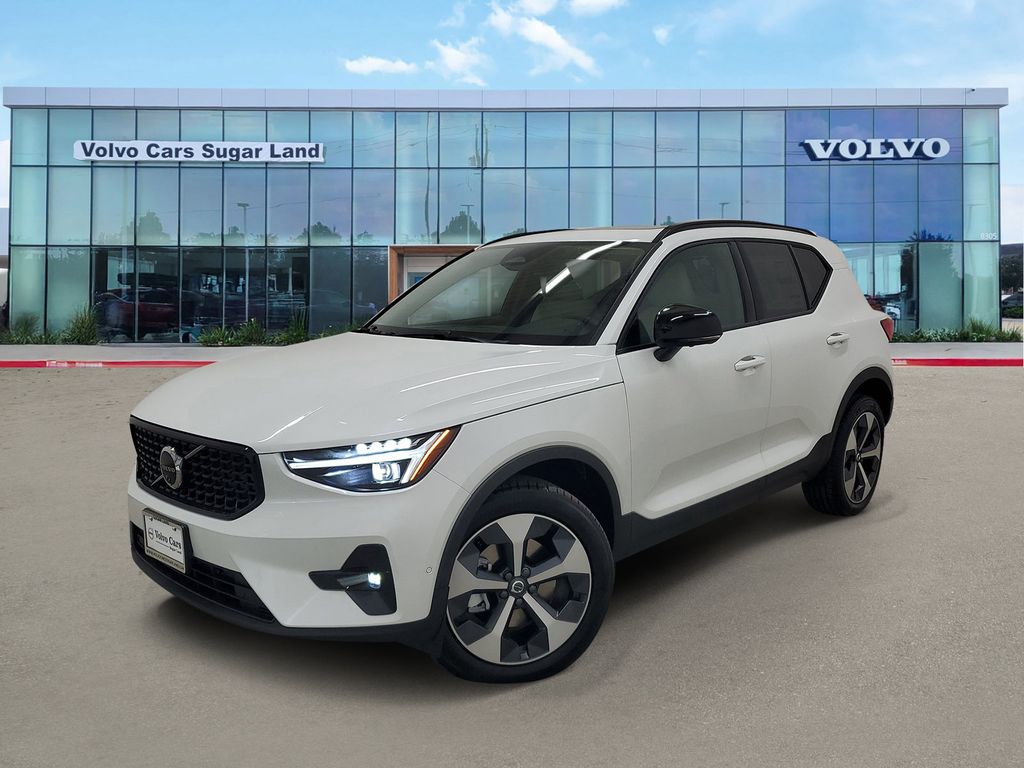 2026 Volvo XC40 Plus's photo