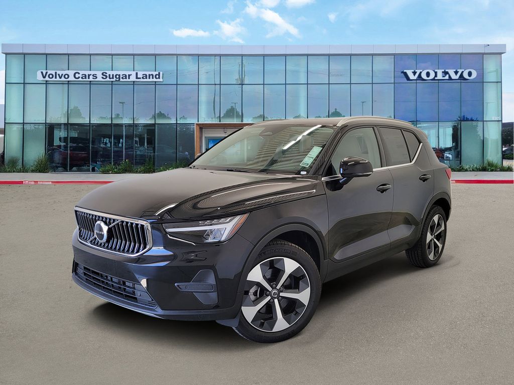 2025 Volvo XC40 Core's photo