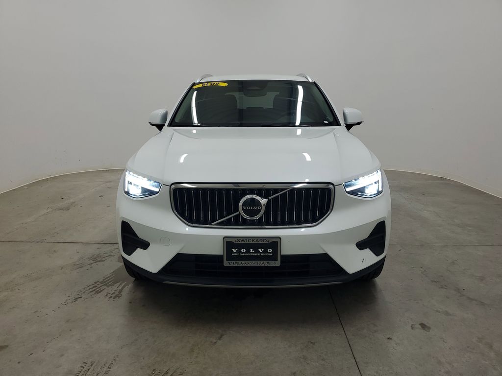 2025 Volvo XC40 Core photo 2