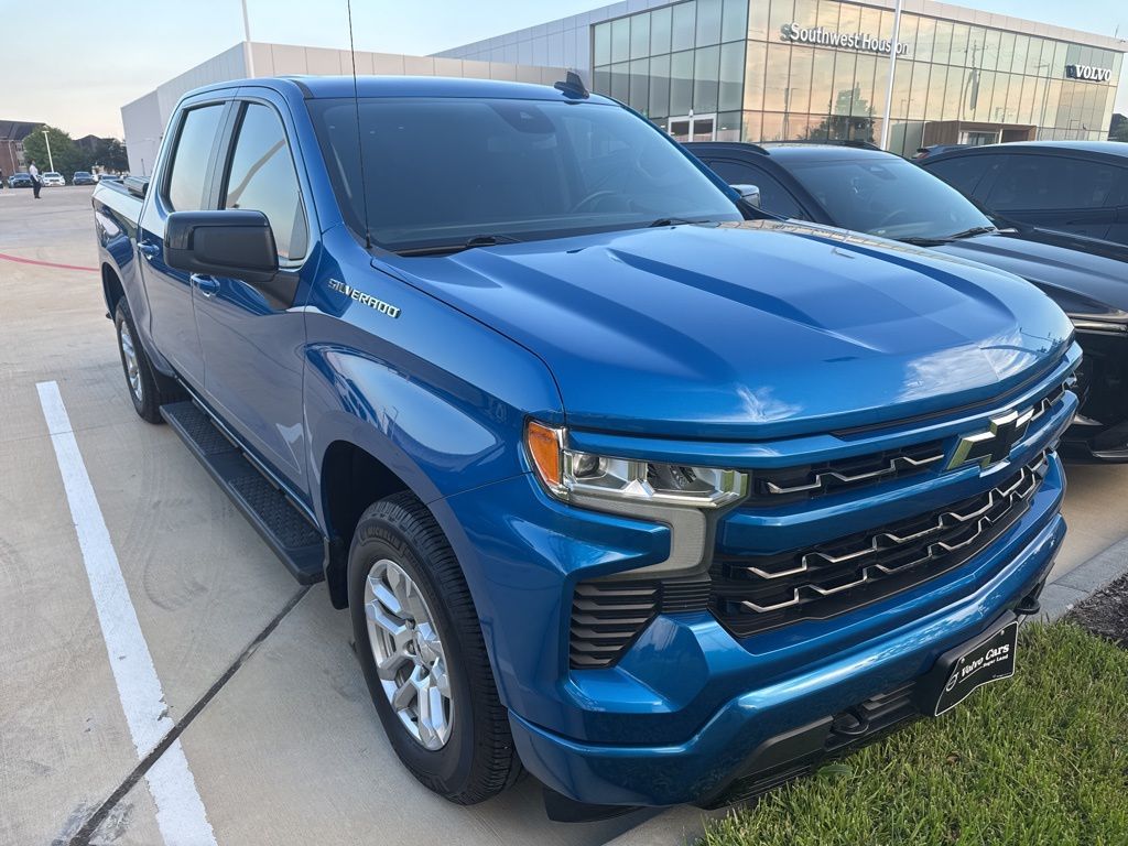 2023 Chevrolet Silverado 1500 RST photo 3