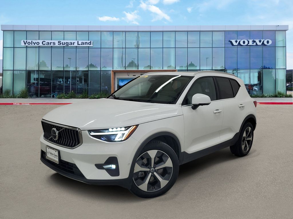 2025 Volvo XC40 Plus