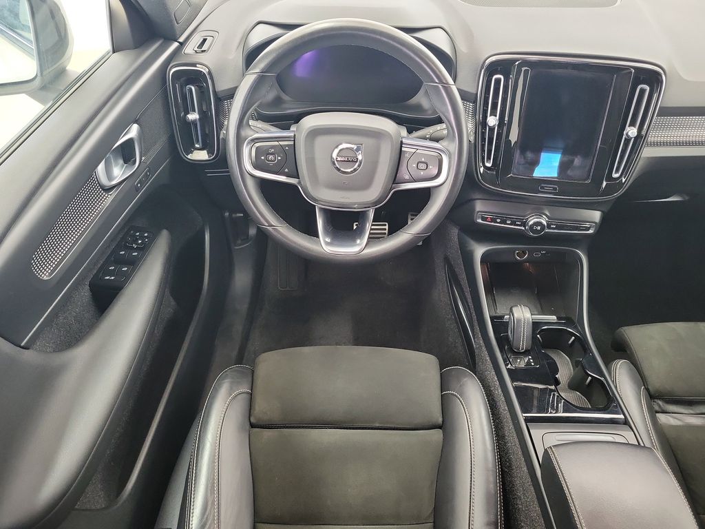 2022 Volvo XC40 Plus - Photo 17