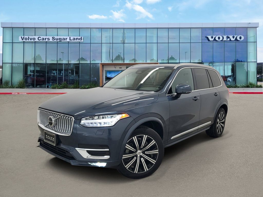 2025 Volvo XC90 Core's photo