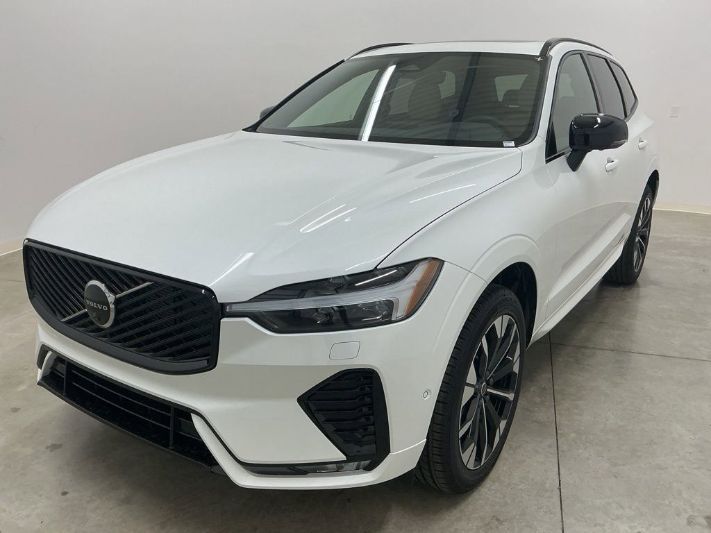 2026 Volvo XC60 B5 Plus photo 2