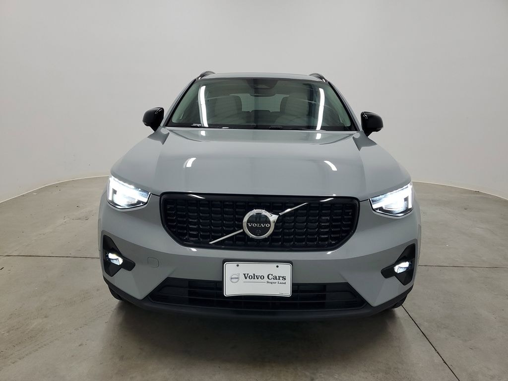 New 2026 Volvo XC40 B5 Plus SUV