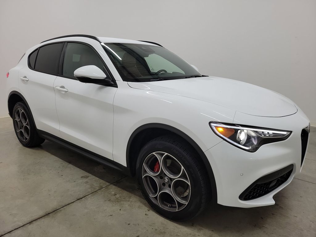 2022 Alfa Romeo Stelvio Sprint photo 2