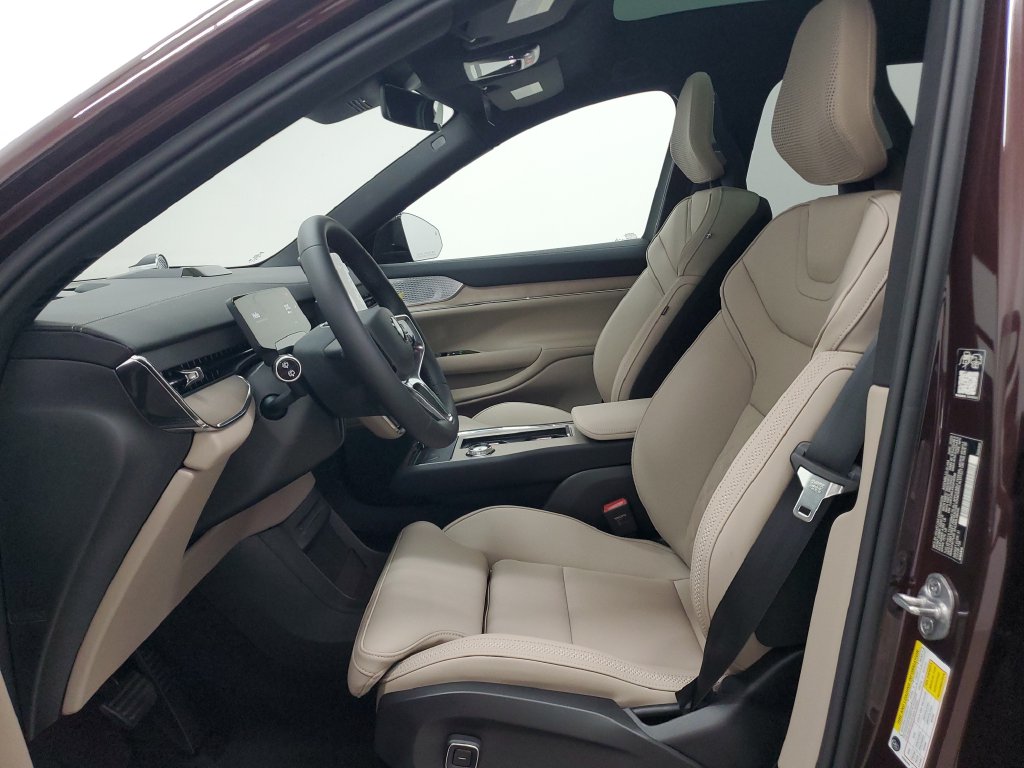 2025 Volvo EX90 Ultra - Photo 18