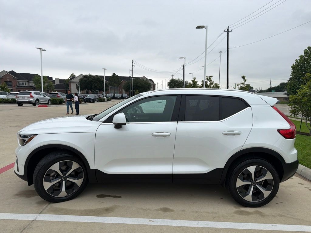 Used 2023 Volvo XC40 B5 AWD Plus Bright SUV