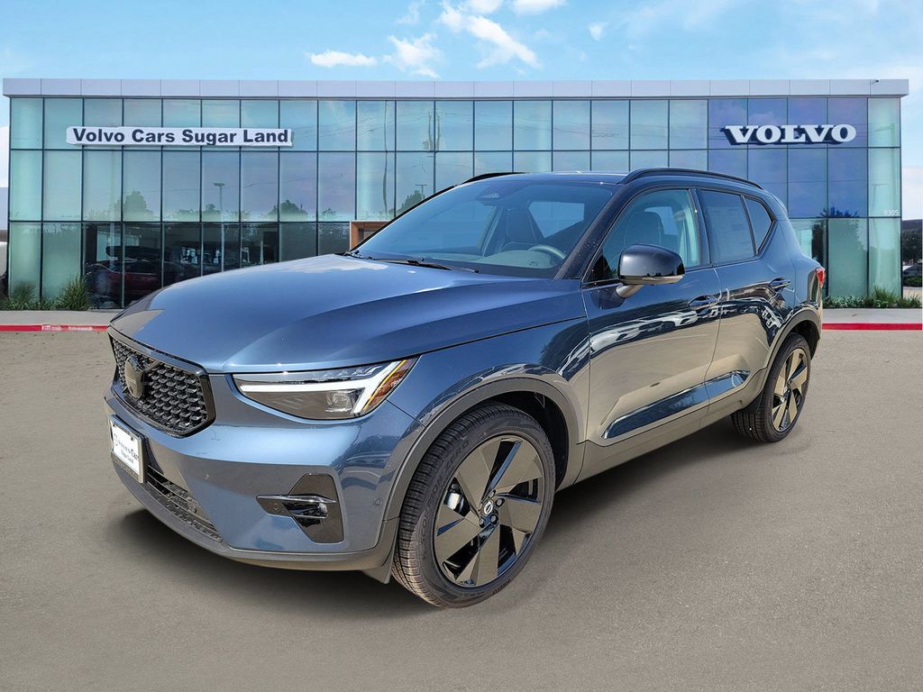 New 2026 Volvo XC40 B5 Ultra Black Edition