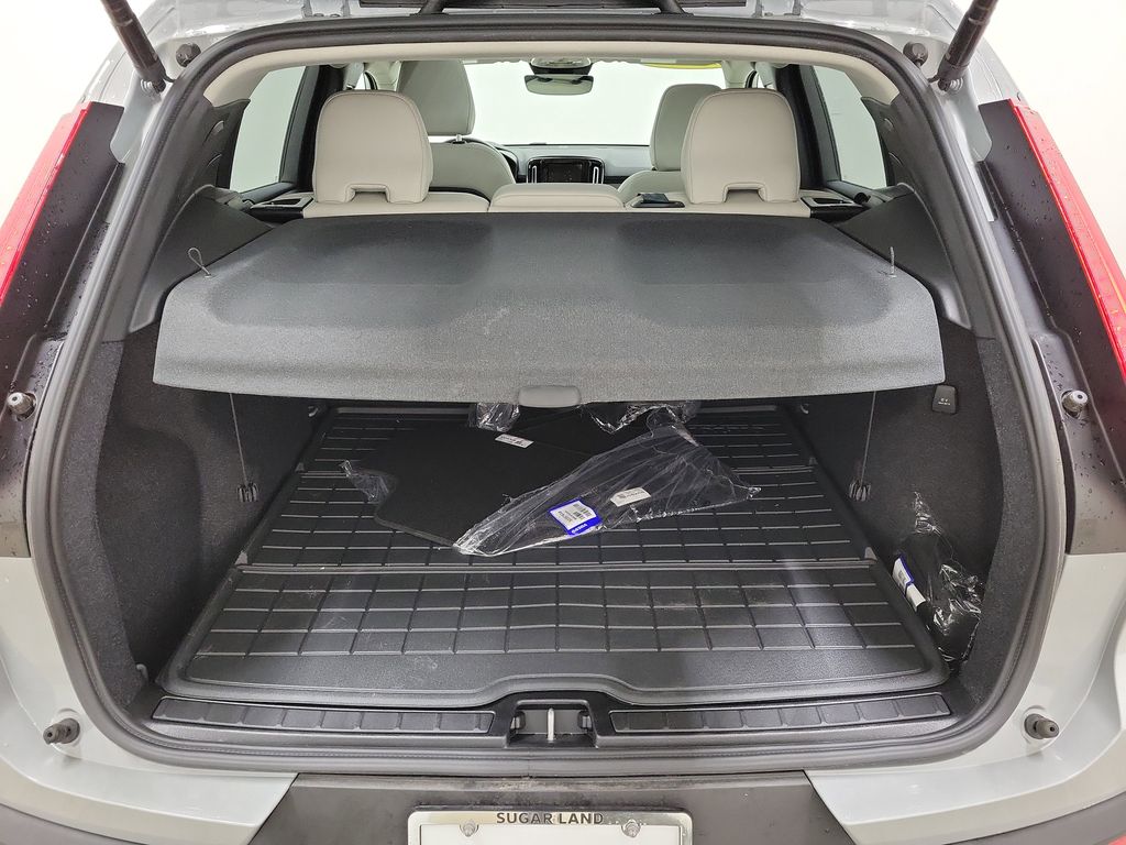 2026 Volvo XC40 Ultra - Photo 10