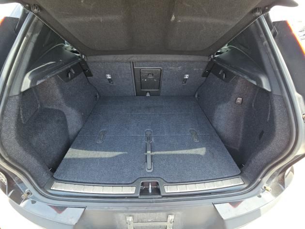 2025 Volvo XC40 Plus photo 3