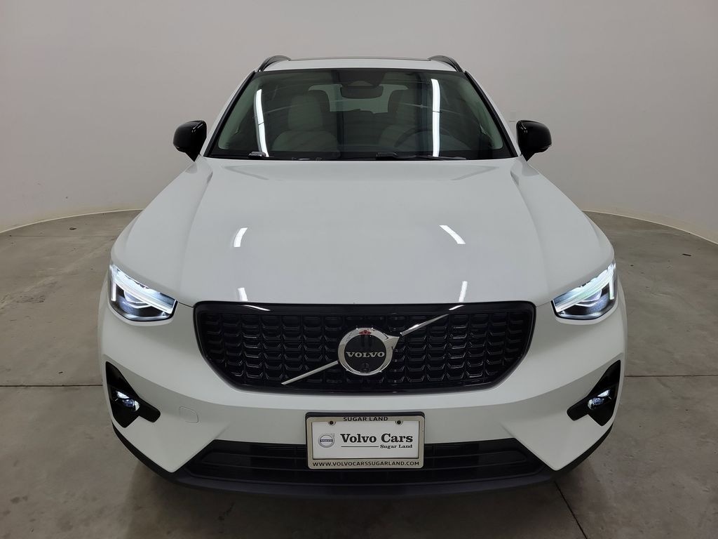 New 2026 Volvo XC40 B5 Plus SUV