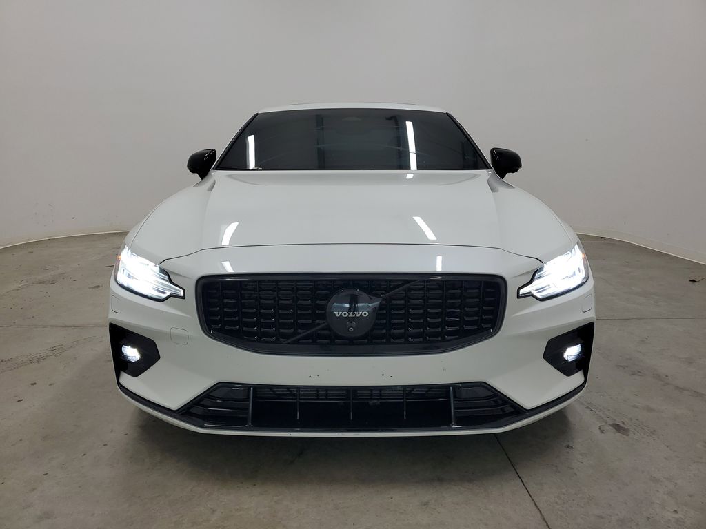 2024 Volvo S60 B5 Plus Black Edition photo 2