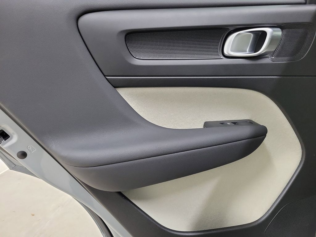 2026 Volvo XC40 Ultra - Photo 15