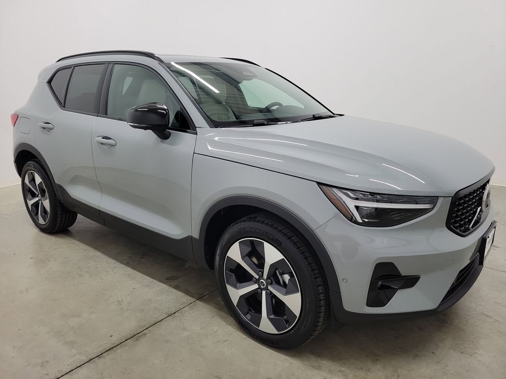 New 2026 Volvo XC40 B5 Plus SUV