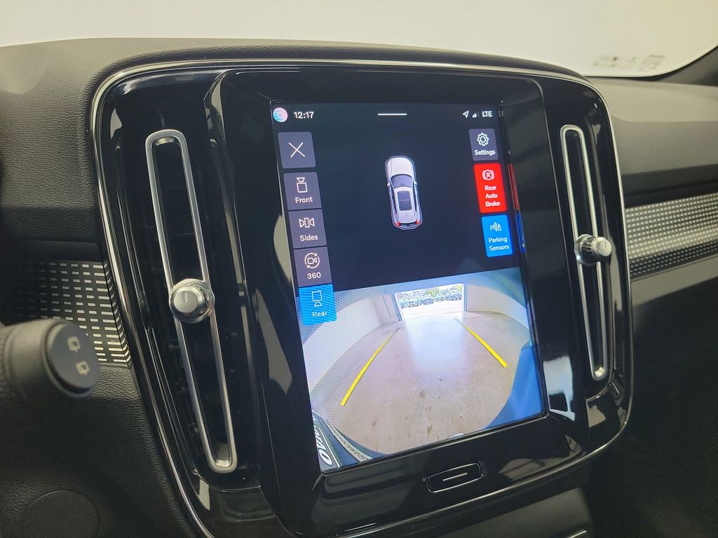 2022 Volvo XC40 Plus - Photo 29