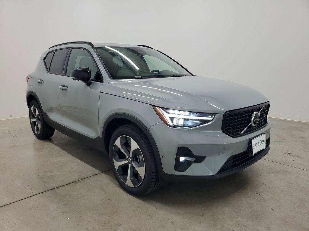 New 2026 Volvo XC40 B5 Plus SUV