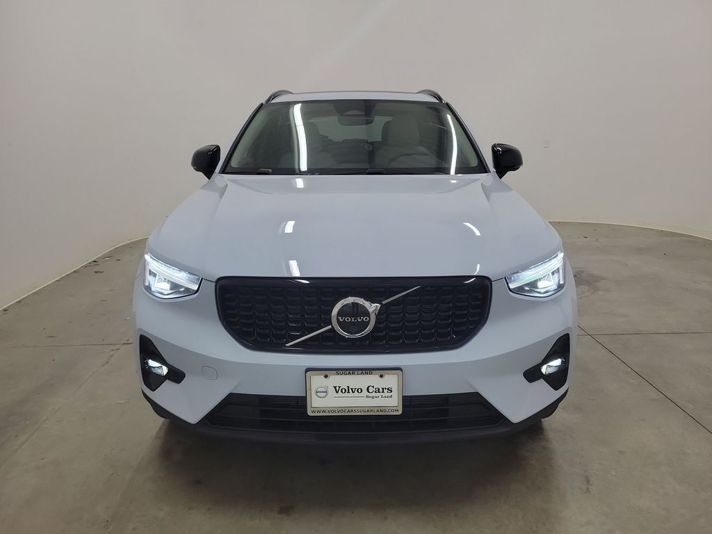 New 2026 Volvo XC40 B5 Plus SUV