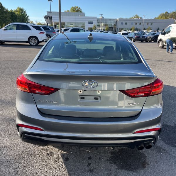 2018 Hyundai Elantra Sport photo 2