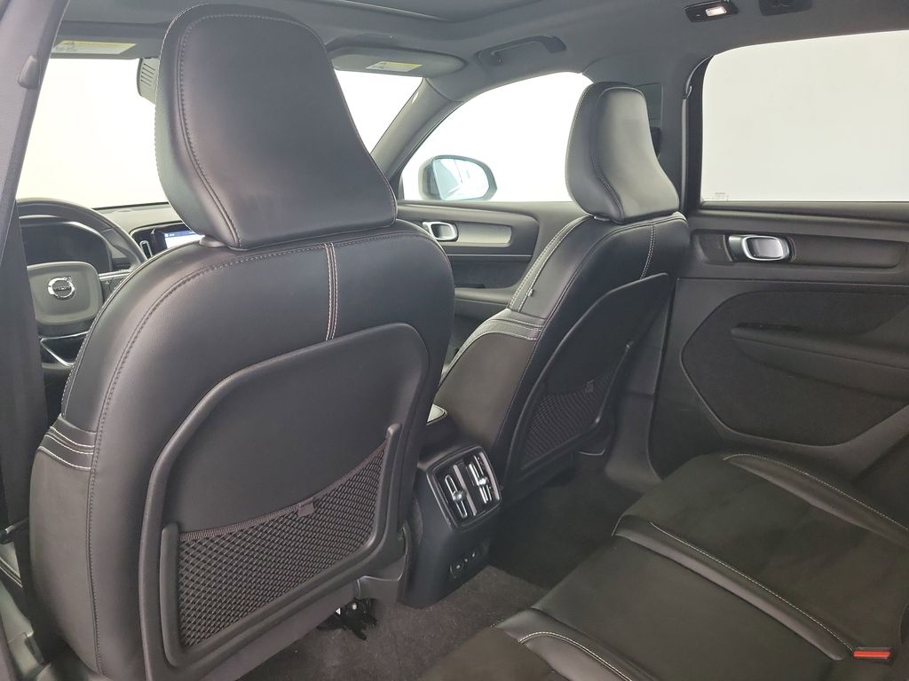 2022 Volvo XC40 Plus - Photo 14