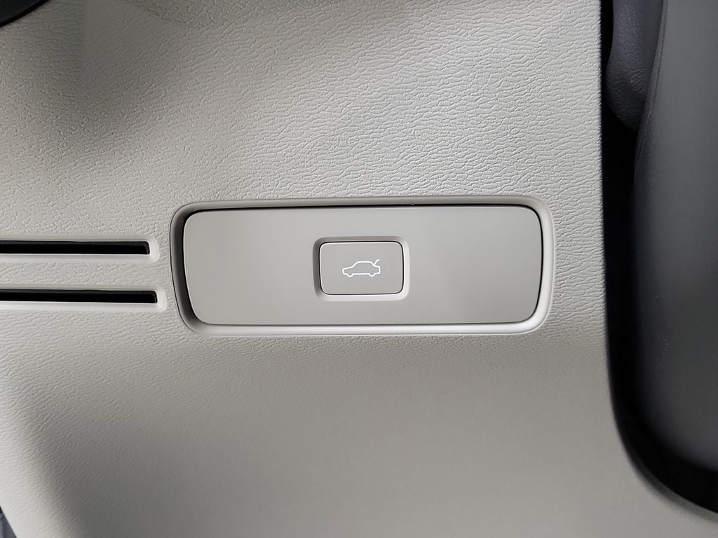 2026 Volvo XC40 Ultra - Photo 33