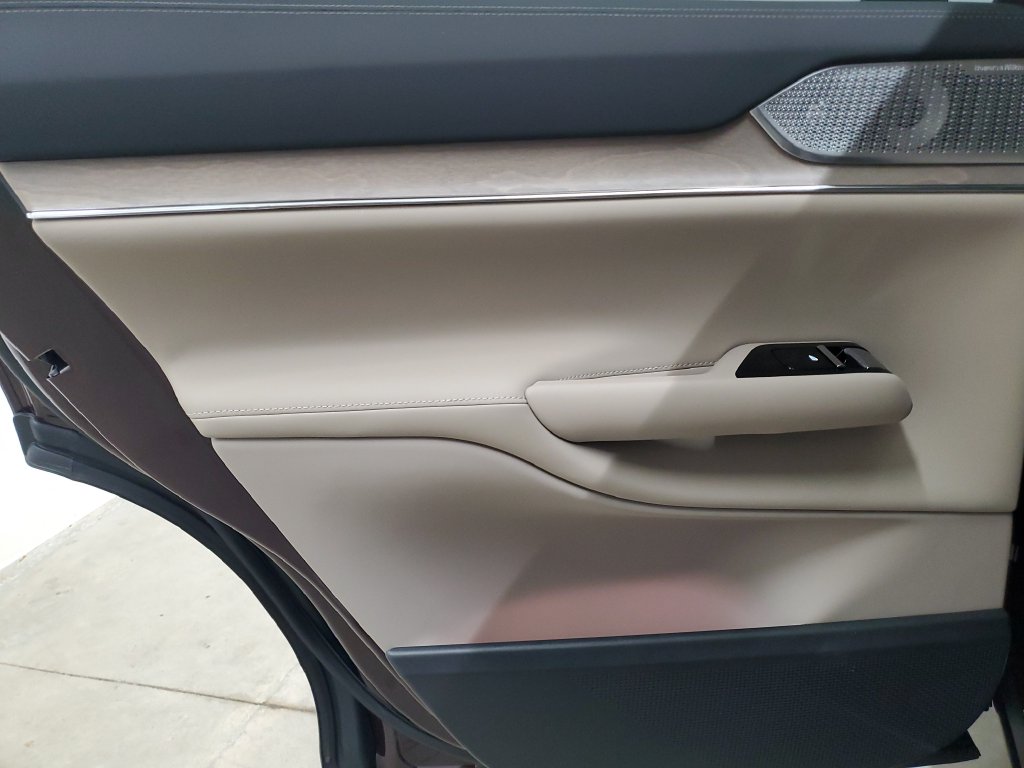 2025 Volvo EX90 Ultra - Photo 15