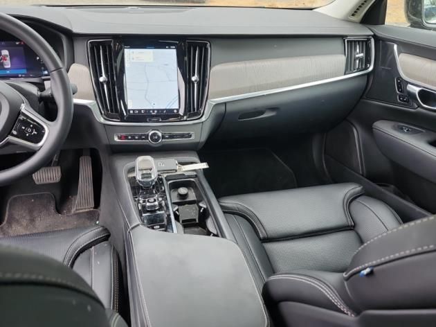 2023 Volvo S90 Ultimate photo 2