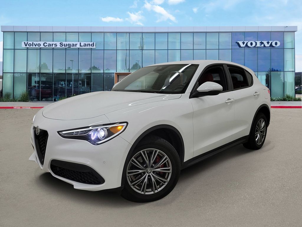 2023 Alfa Romeo Stelvio Sprint's photo