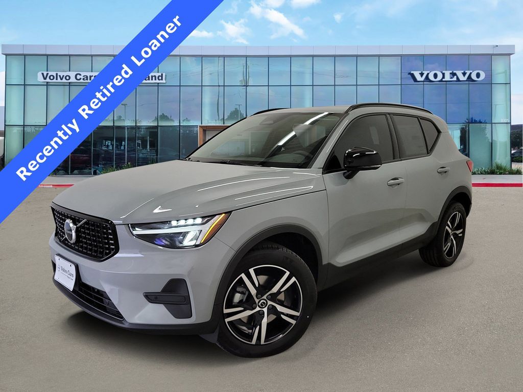 2026 Volvo XC40 SUV 