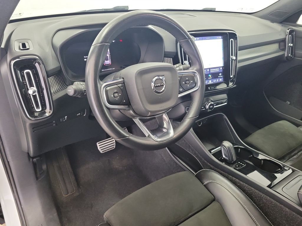 2022 Volvo XC40 Plus - Photo 20