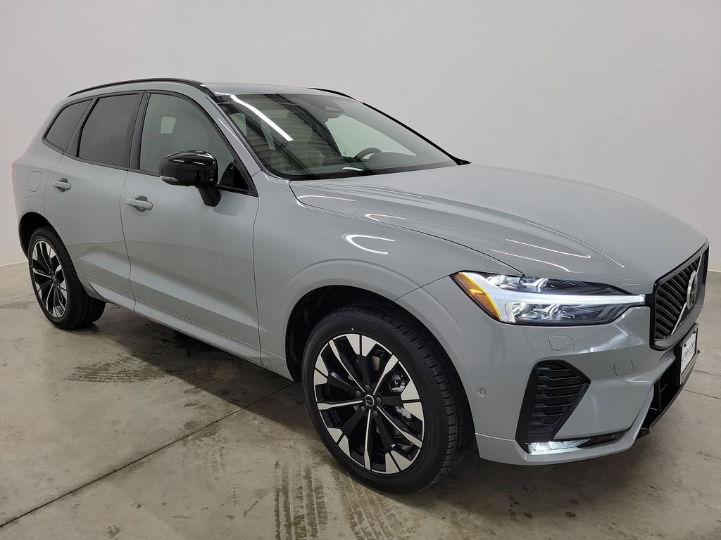 2026 Volvo XC60 B5 Plus photo 2