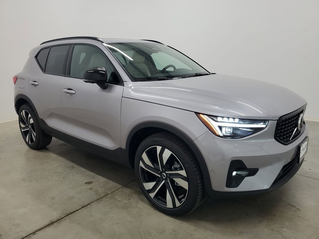 New 2026 Volvo XC40 B5 Ultra SUV