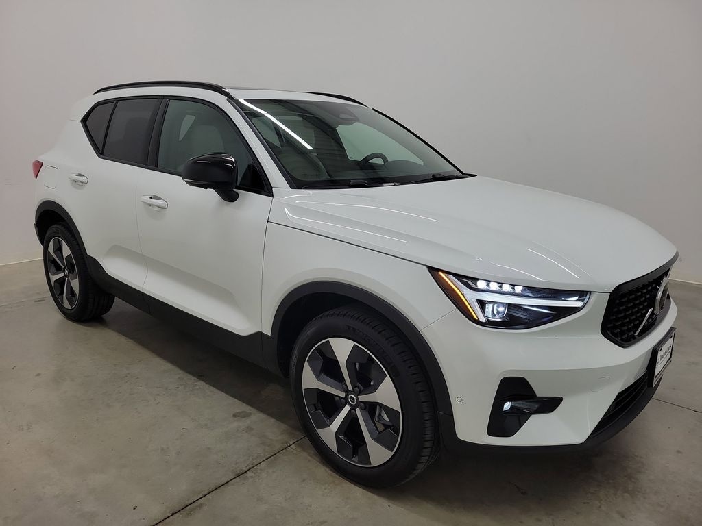 New 2026 Volvo XC40 B5 Plus SUV